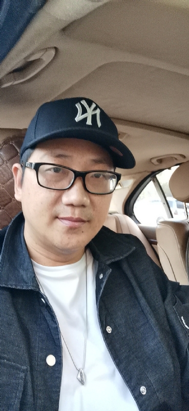 拥抱幸福的第一张照片--清流相亲网